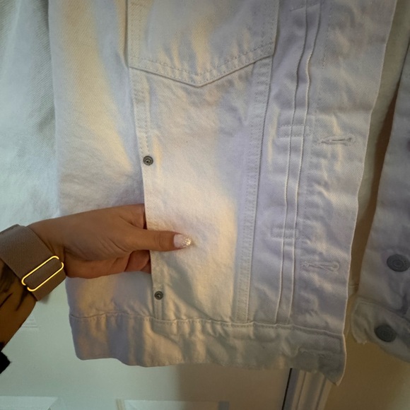 Old Navy Women's White Jean Jacket - Picture 2 of 5
